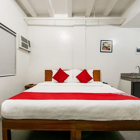 Oyo 136 Regal Residences Quezon City Bagian luar foto
