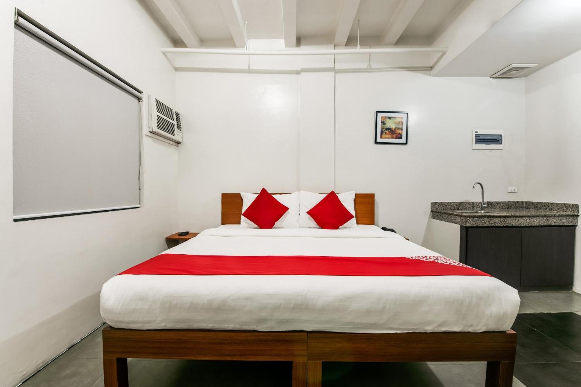Oyo 136 Regal Residences Quezon City Bagian luar foto