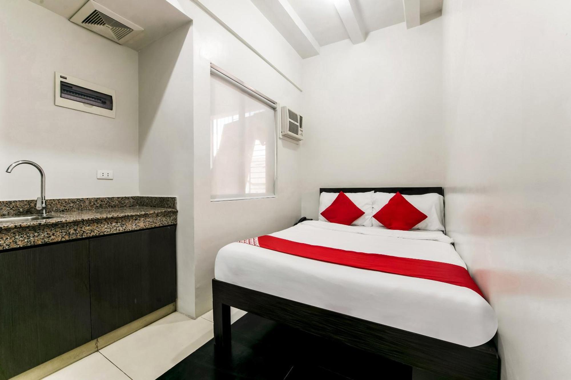 Oyo 136 Regal Residences Quezon City Bagian luar foto