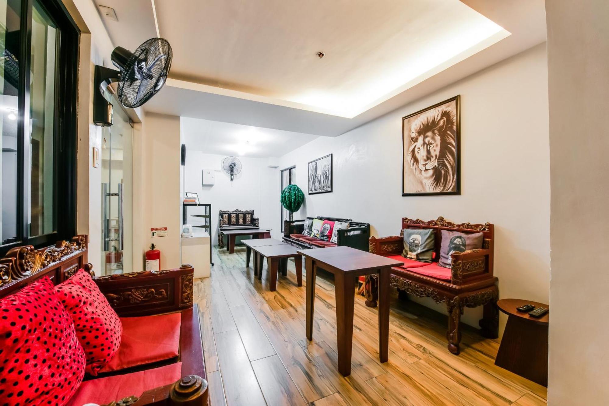 Oyo 136 Regal Residences Quezon City Bagian luar foto