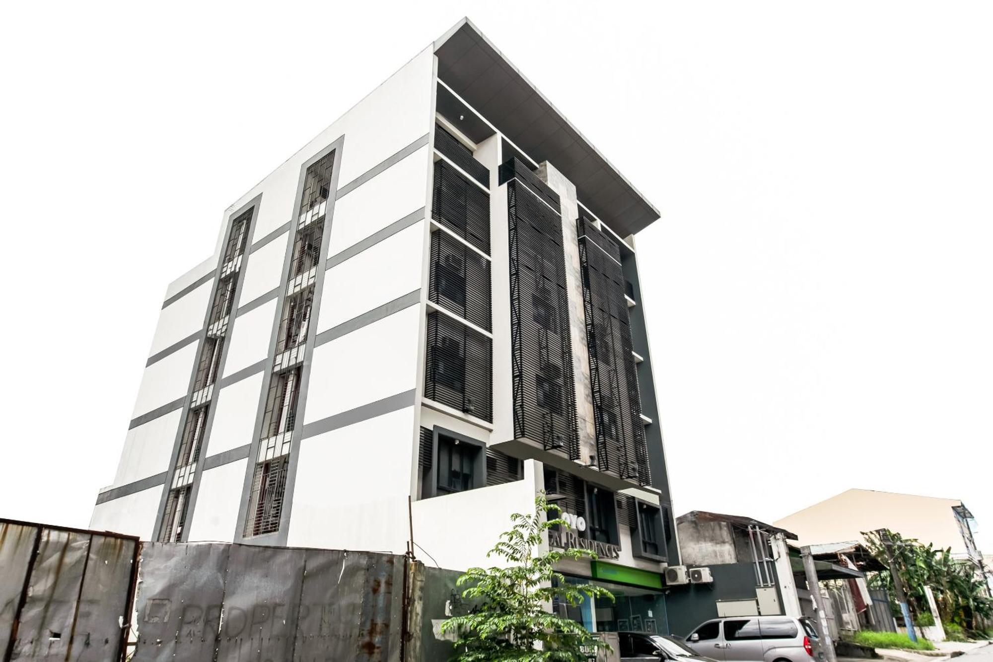 Oyo 136 Regal Residences Quezon City Bagian luar foto