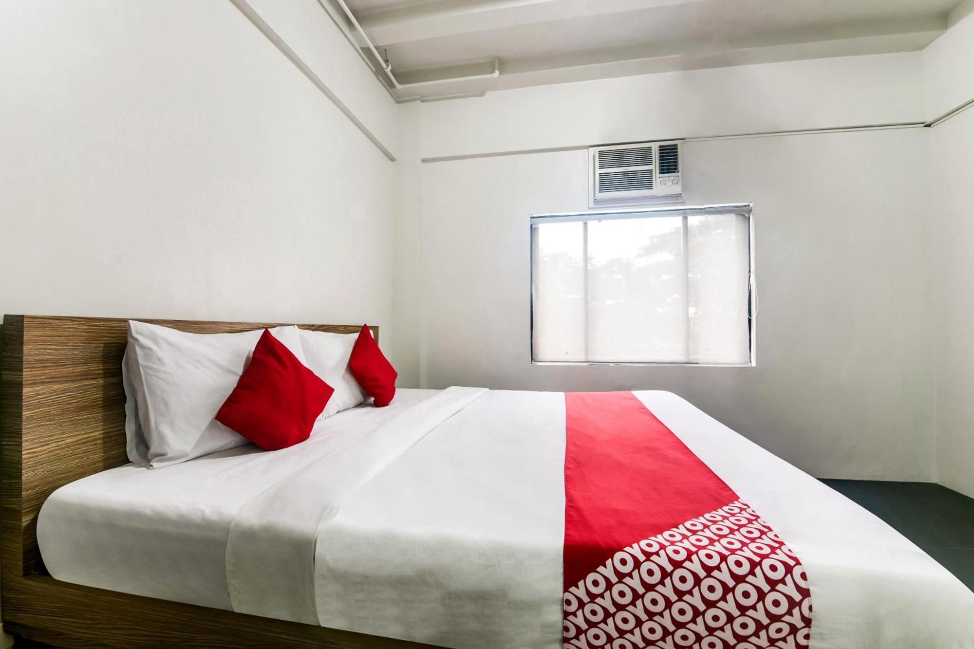 Oyo 136 Regal Residences Quezon City Bagian luar foto