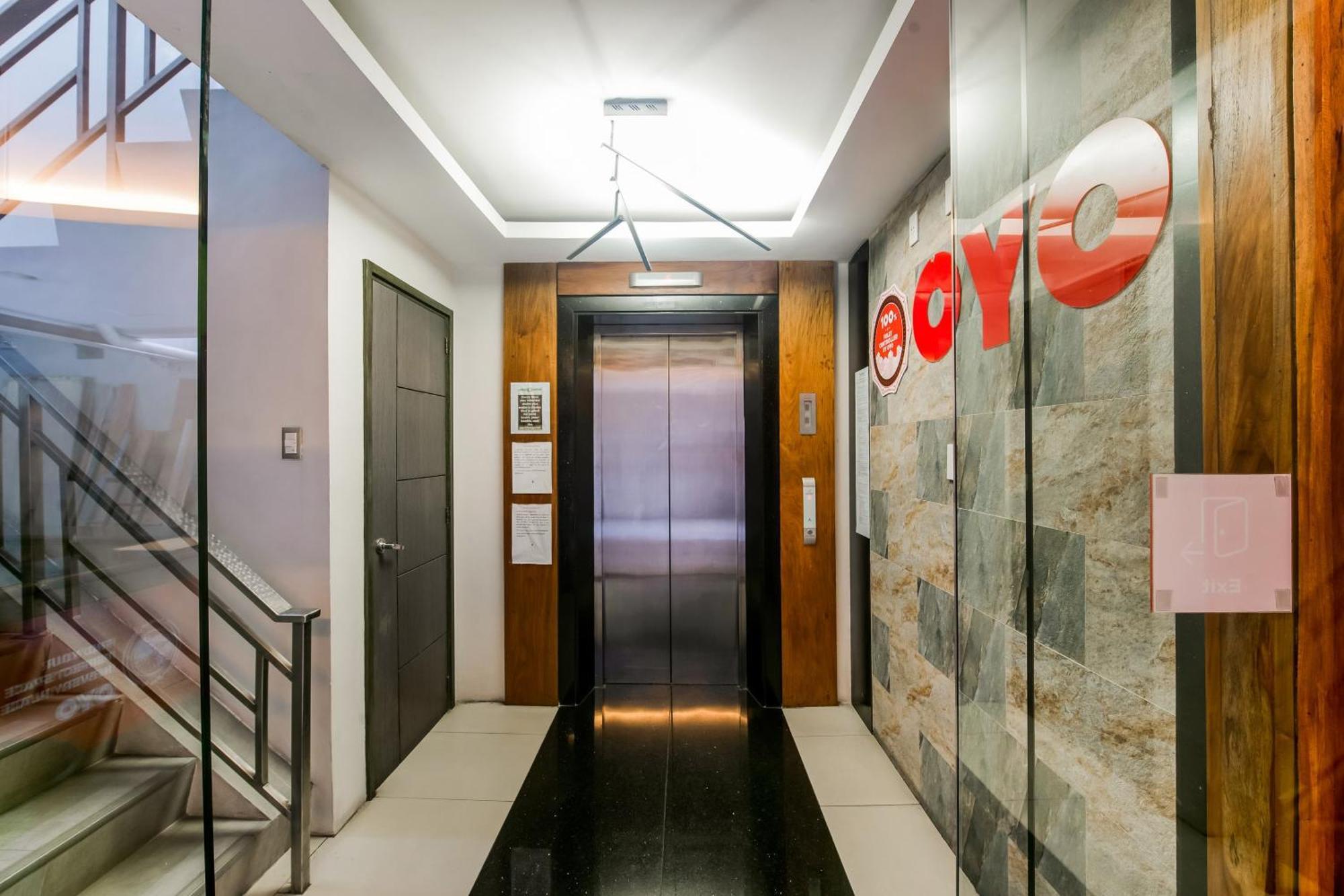 Oyo 136 Regal Residences Quezon City Bagian luar foto