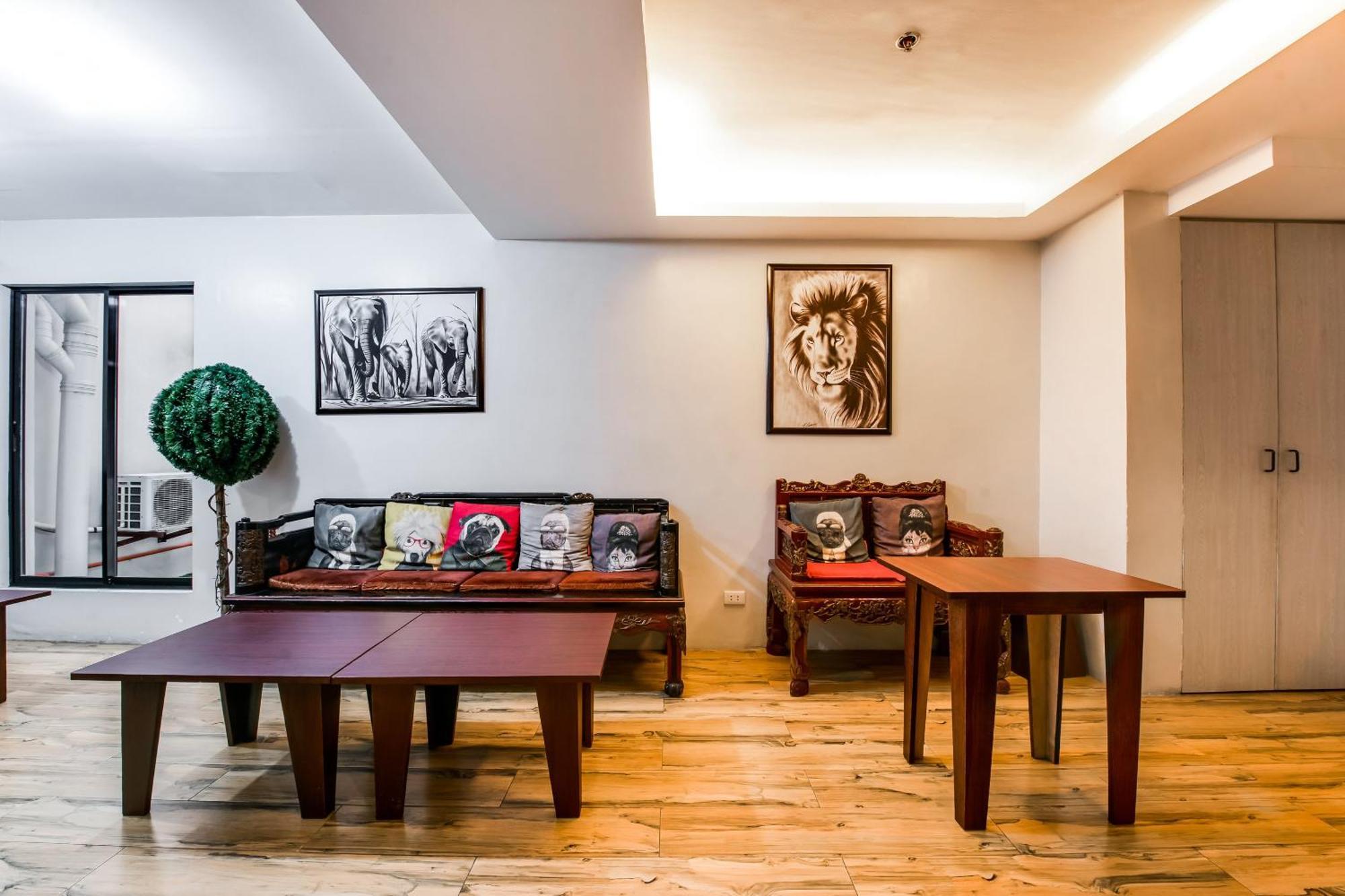 Oyo 136 Regal Residences Quezon City Bagian luar foto